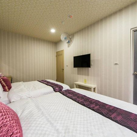 Shinjuku La Đông Phòng bức ảnh