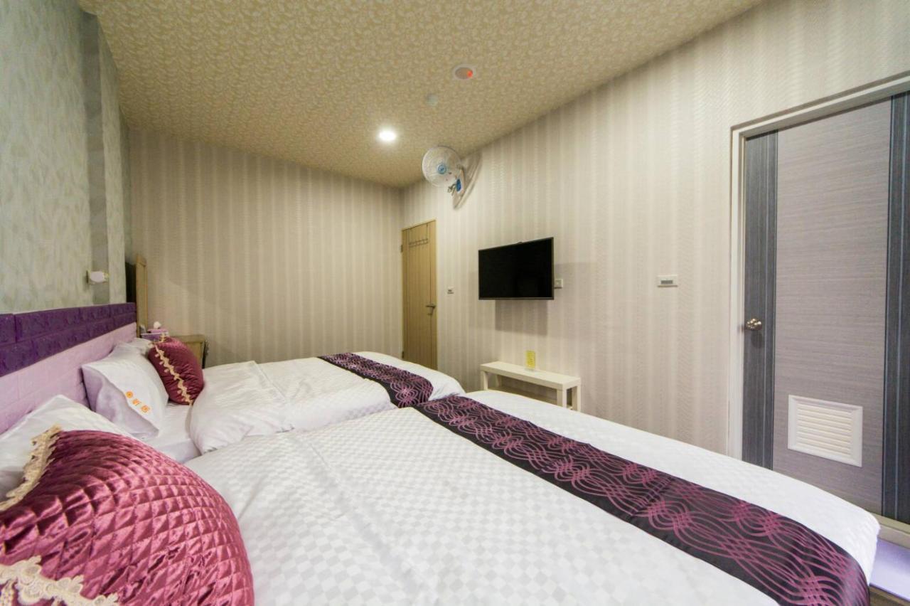 Shinjuku La Đông Phòng bức ảnh