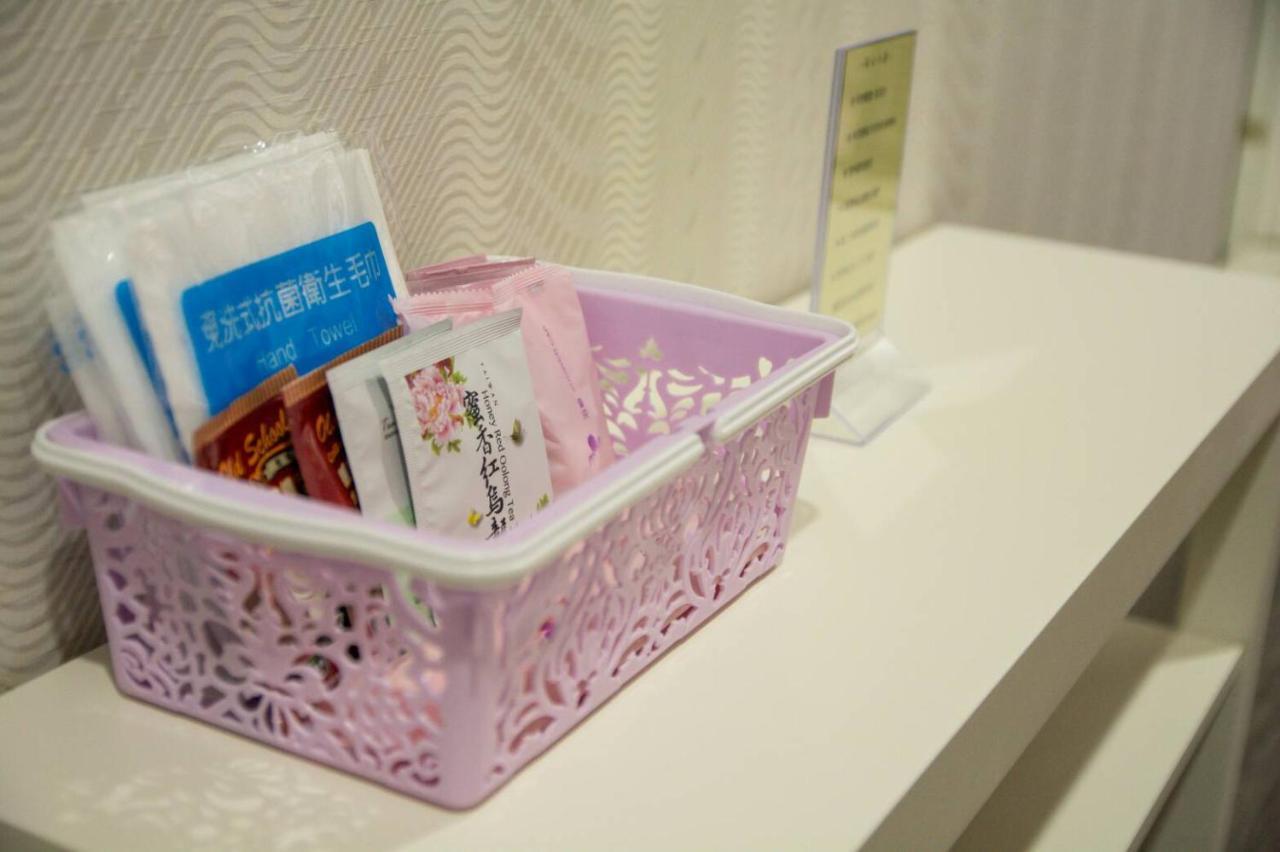 Shinjuku La Đông Phòng bức ảnh