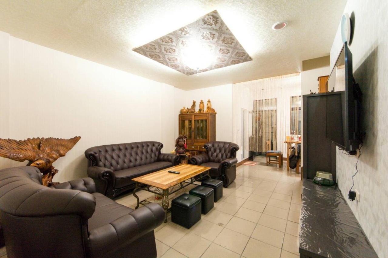 Shinjuku La Đông Phòng bức ảnh
