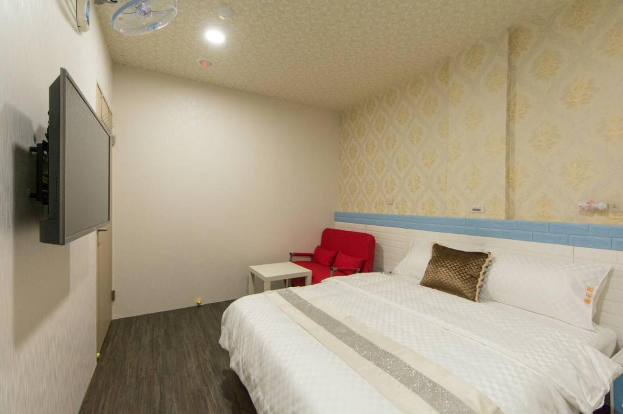 Shinjuku La Đông Phòng bức ảnh
