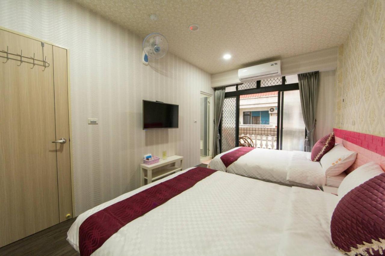 Shinjuku La Đông Phòng bức ảnh