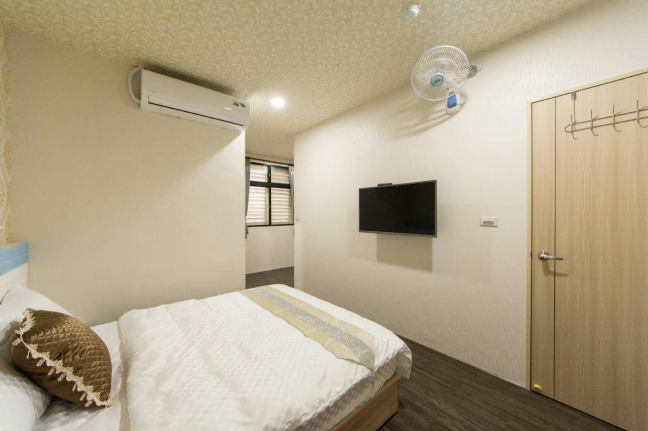 Shinjuku La Đông Phòng bức ảnh